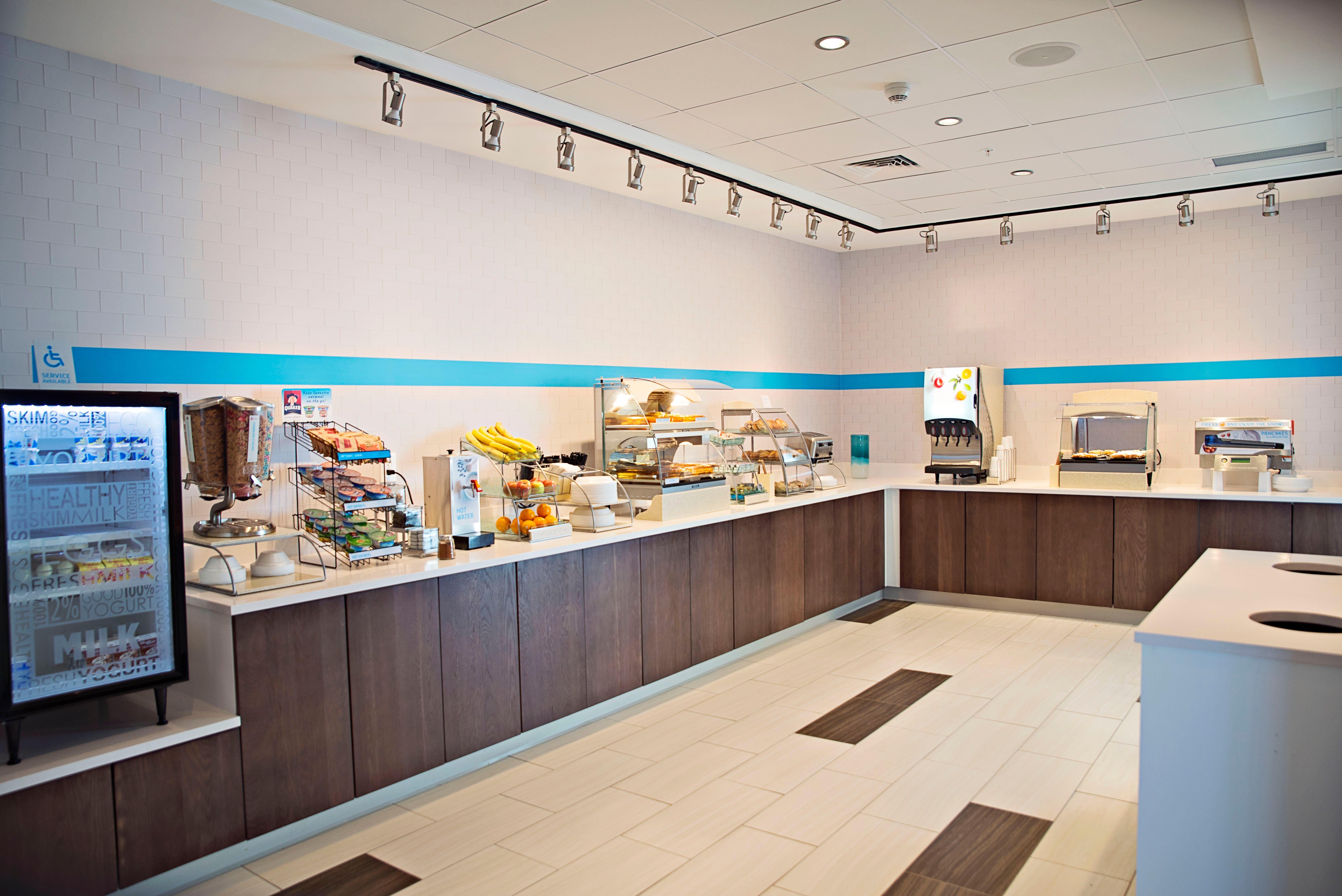 Holiday Inn Express & Suites - Rantoul By Ihg Bagian luar foto