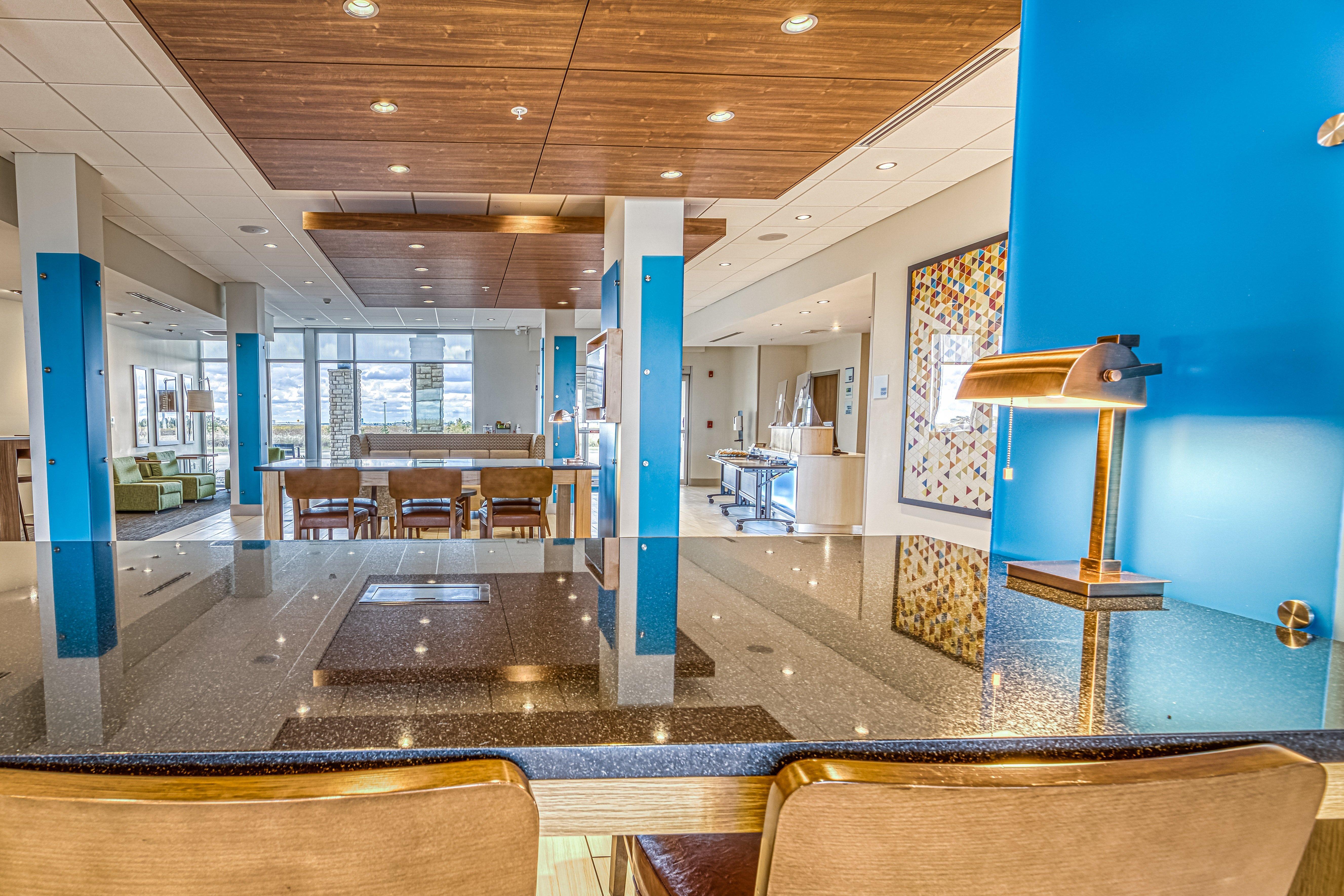 Holiday Inn Express & Suites - Rantoul By Ihg Bagian luar foto