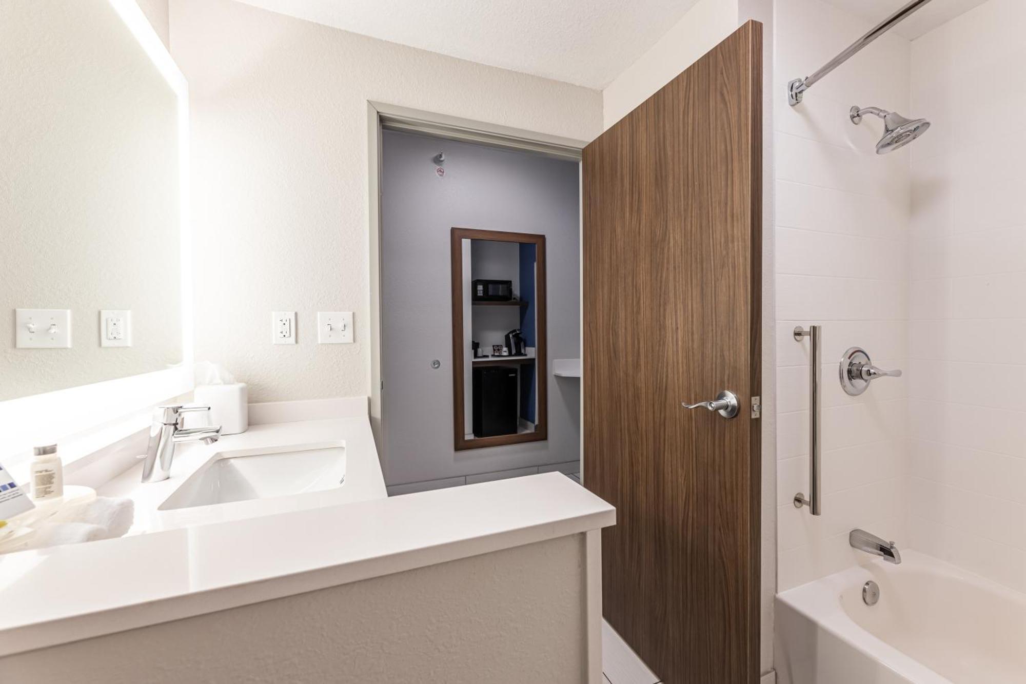 Holiday Inn Express & Suites - Rantoul By Ihg Bagian luar foto
