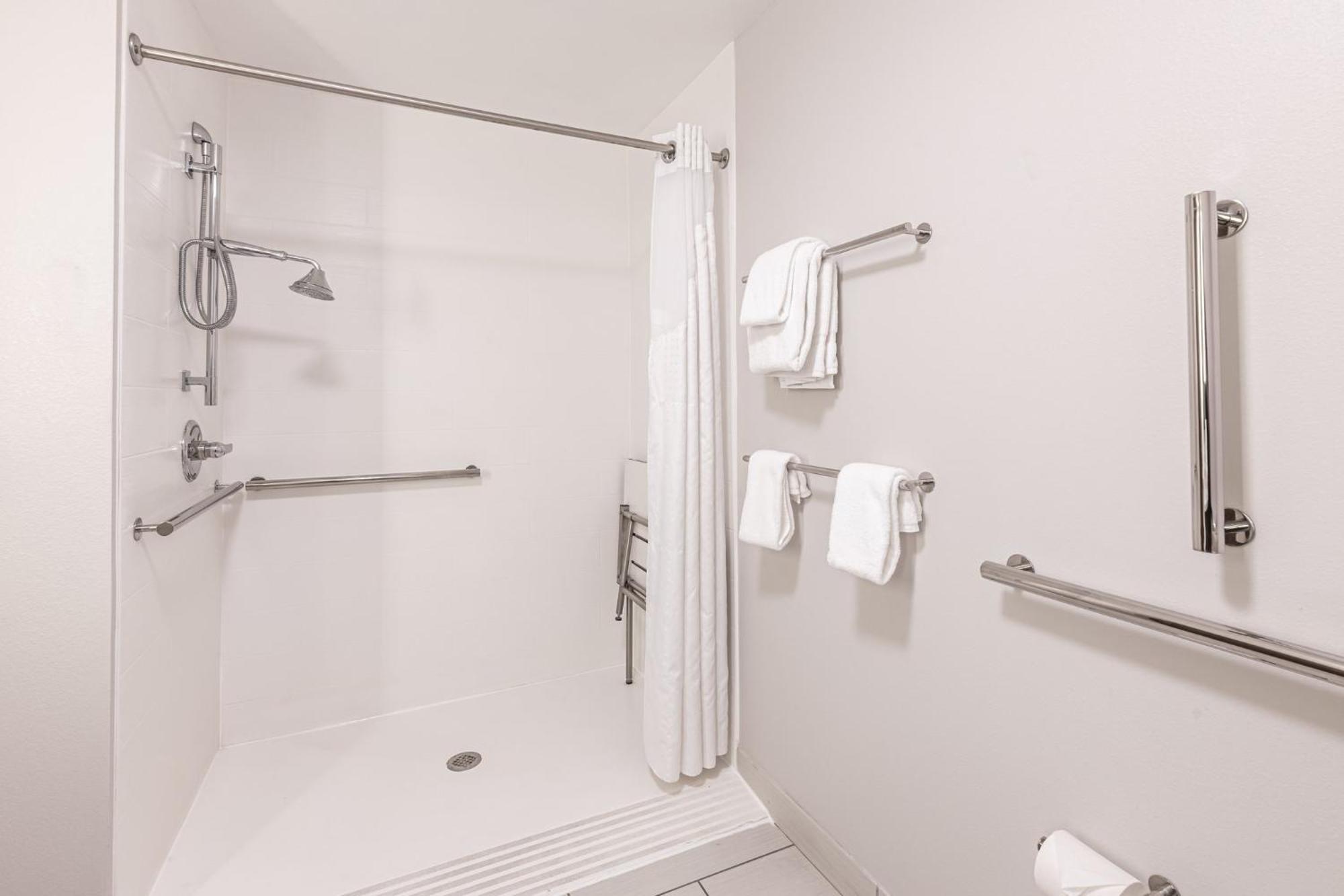 Holiday Inn Express & Suites - Rantoul By Ihg Bagian luar foto