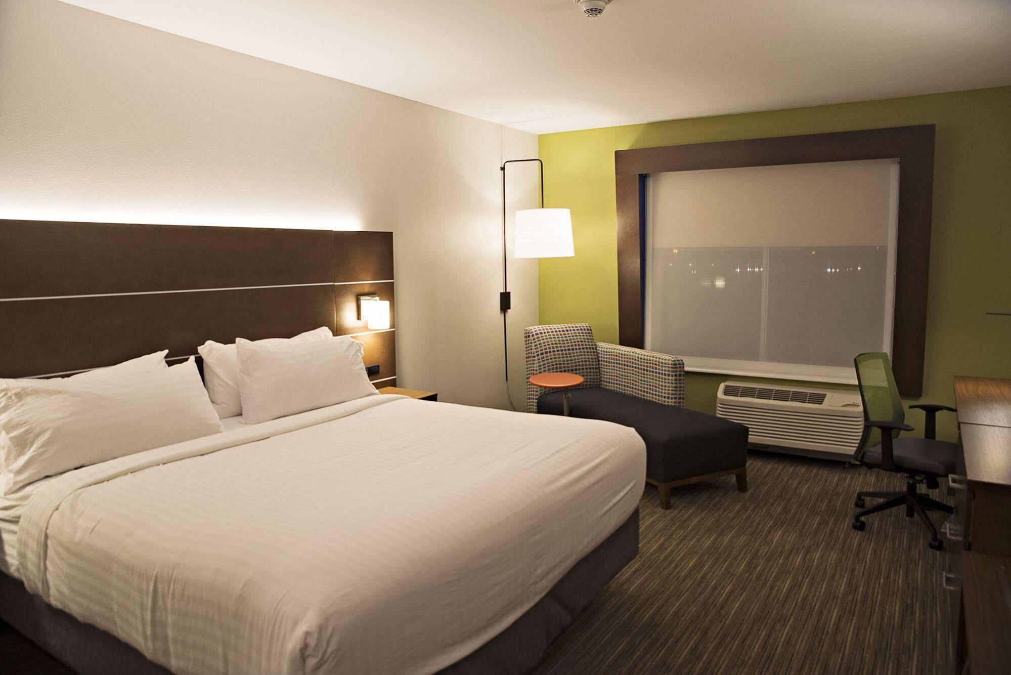 Holiday Inn Express & Suites - Rantoul By Ihg Bagian luar foto