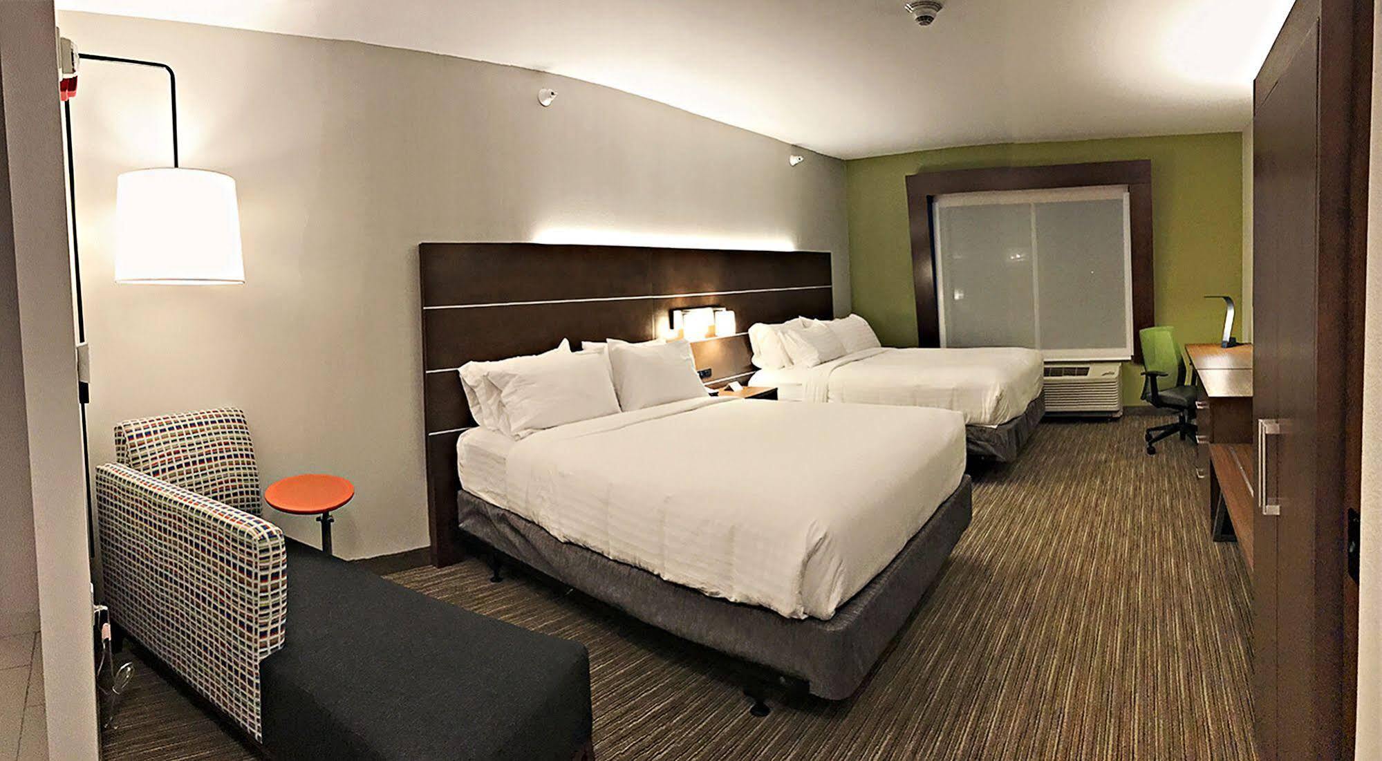 Holiday Inn Express & Suites - Rantoul By Ihg Bagian luar foto
